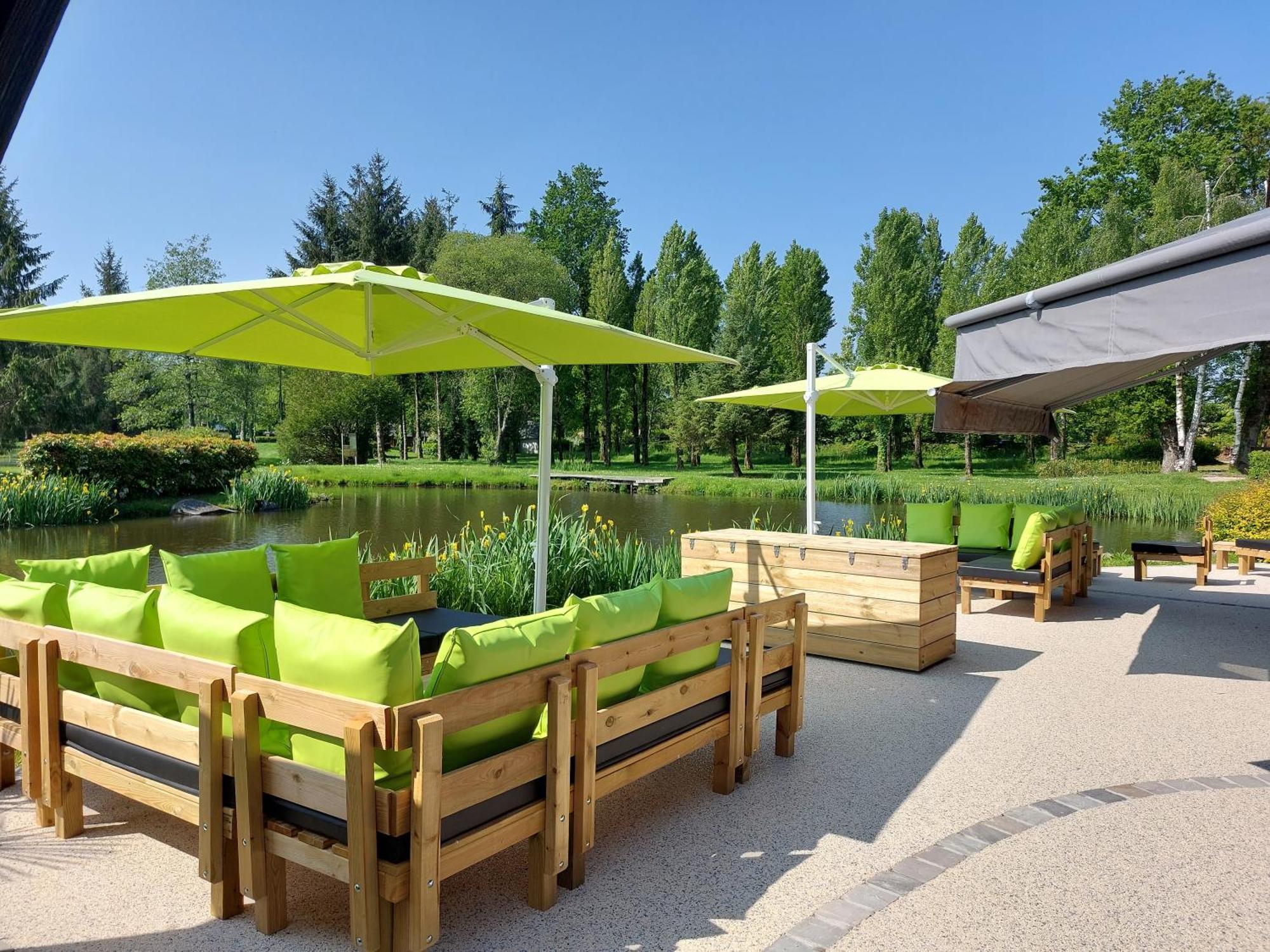 Le Domaine Du Cerf Blanc Hotell Carentoir Exteriör bild