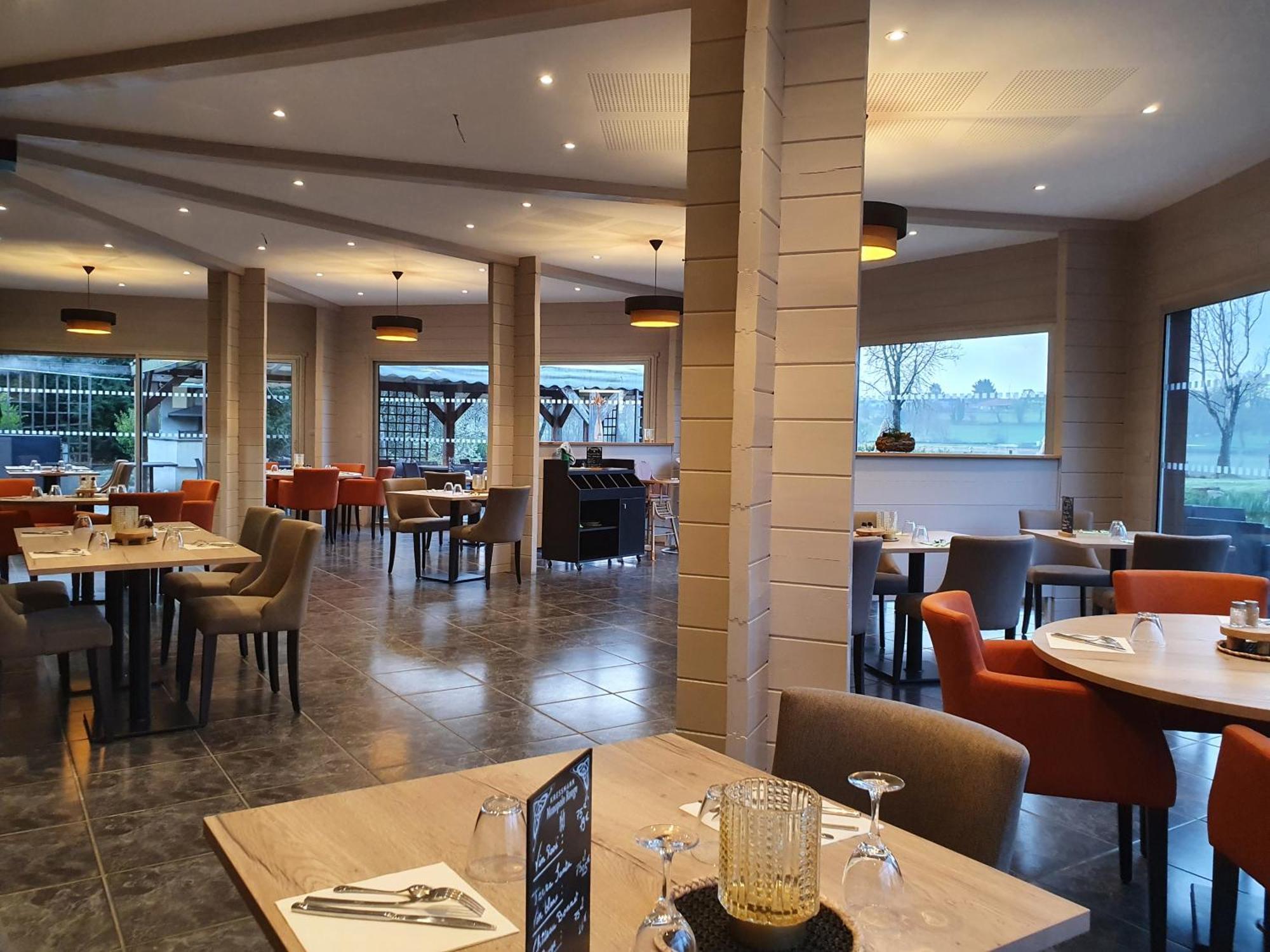 Le Domaine Du Cerf Blanc Hotell Carentoir Exteriör bild