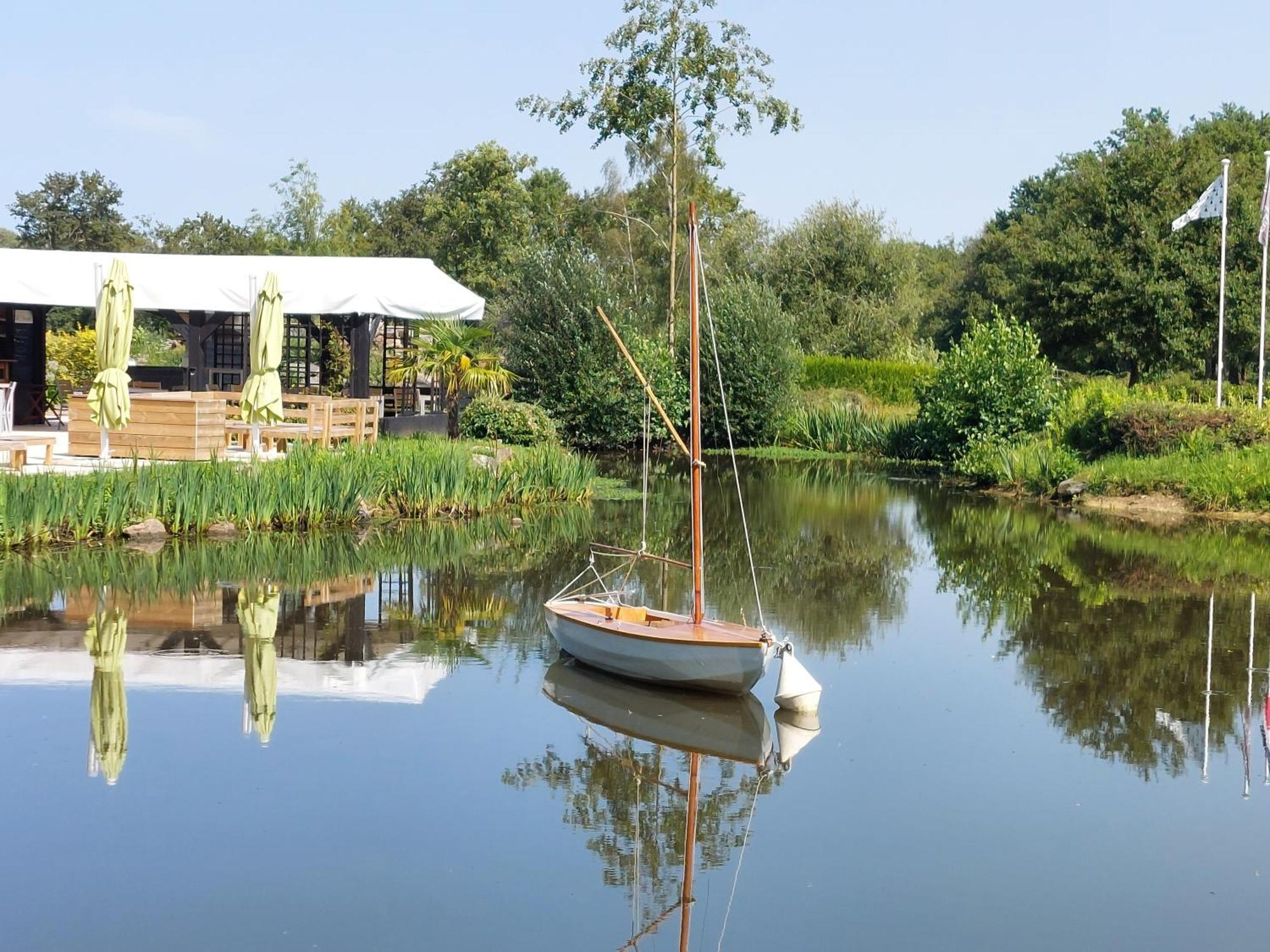 Le Domaine Du Cerf Blanc Hotell Carentoir Exteriör bild